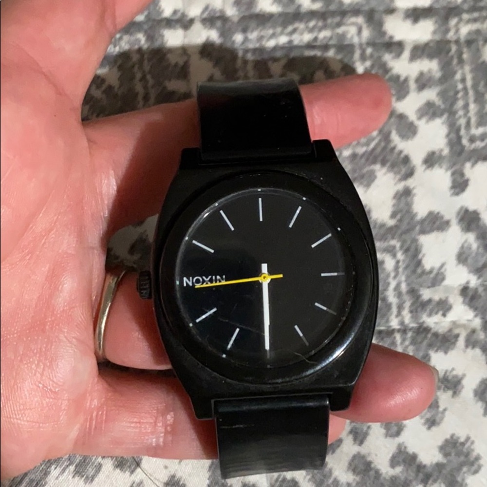 Nixon watch